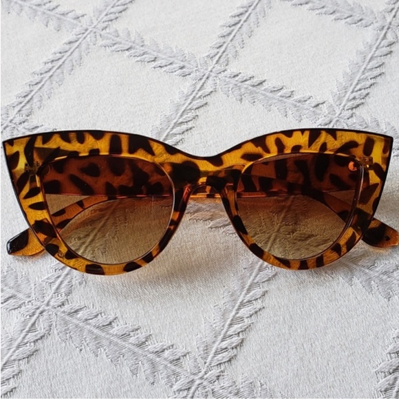 🌸3/$25 Tortoise shell sunglasses | 5.5"W - Picture 1 of 6